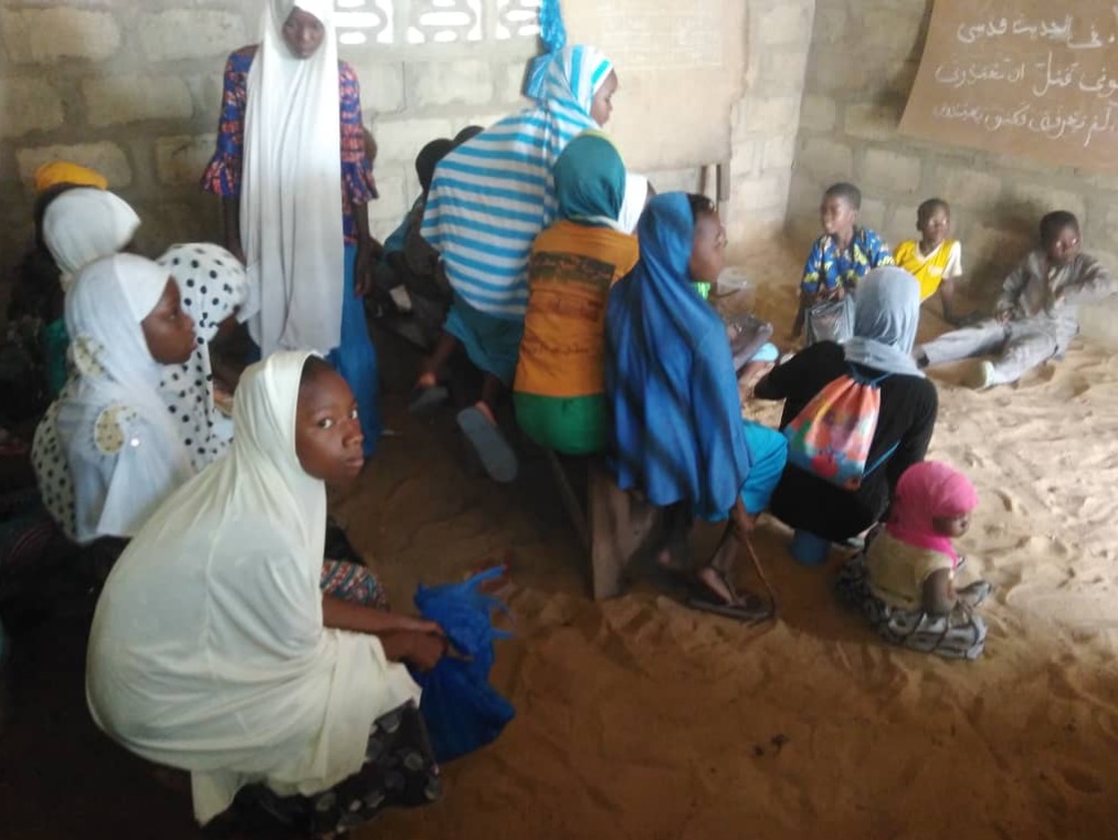 مساعدة بعض التلاميذ الضعفاء والمدرسين والدعاة